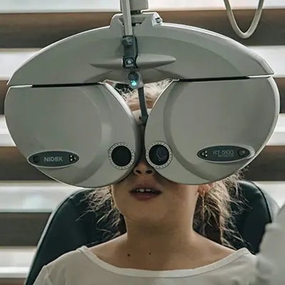 Child curing eye test